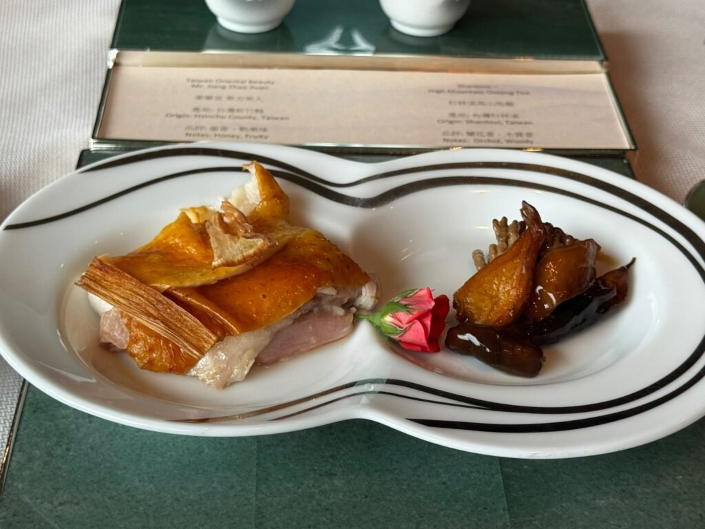 尖沙咀美食│麗晶軒米芝蓮二星粵菜!聯乘台北「萃釅」 台灣烏龍茗茶宴限時登場 whatsapp image 2026 08 20 at 1.43.39 pm