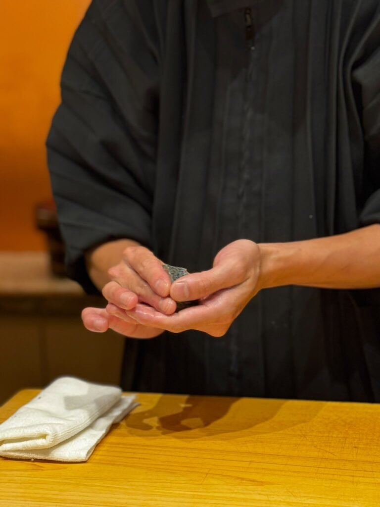 灣仔Omakase推薦│天鮨Ten Zushi一位難求的秘密 主廚Kenji的熟成魚壽司哲學 whatsapp image 2026 09 07 at 1.02.09 pm4
